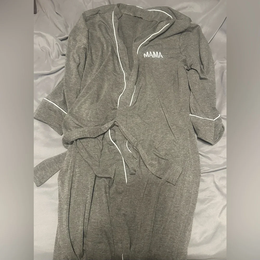 Mama Robe - Picture 1 of 4